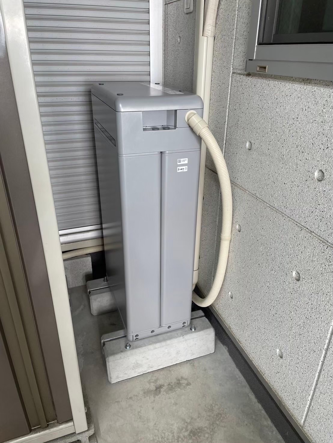 大阪市 K様 オムロン 16.4kWh 蓄電池本体
